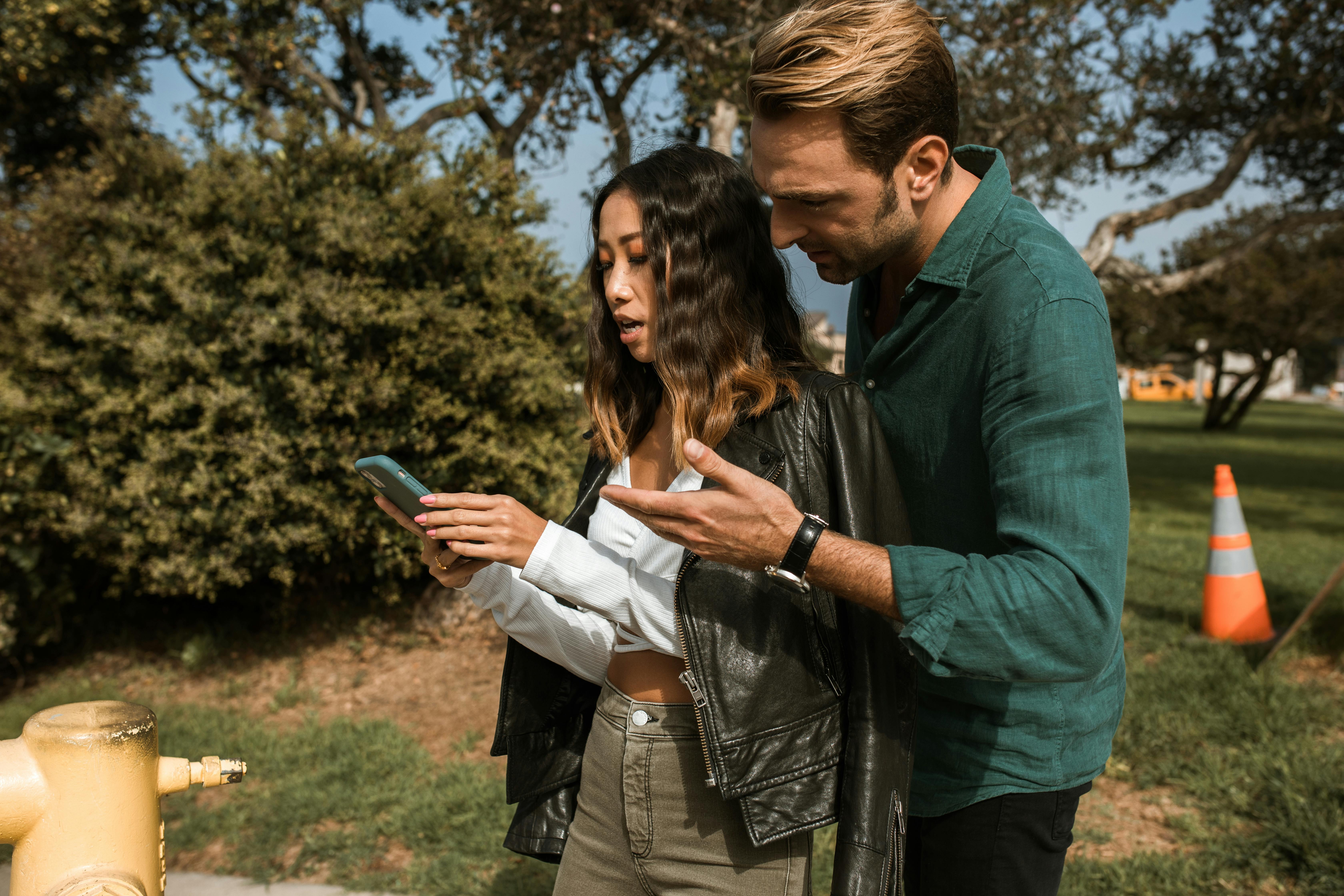 Kiskanclik ve Sosyal Medya: Dijital Cagda Iliskinizi Nasil Korursunuz